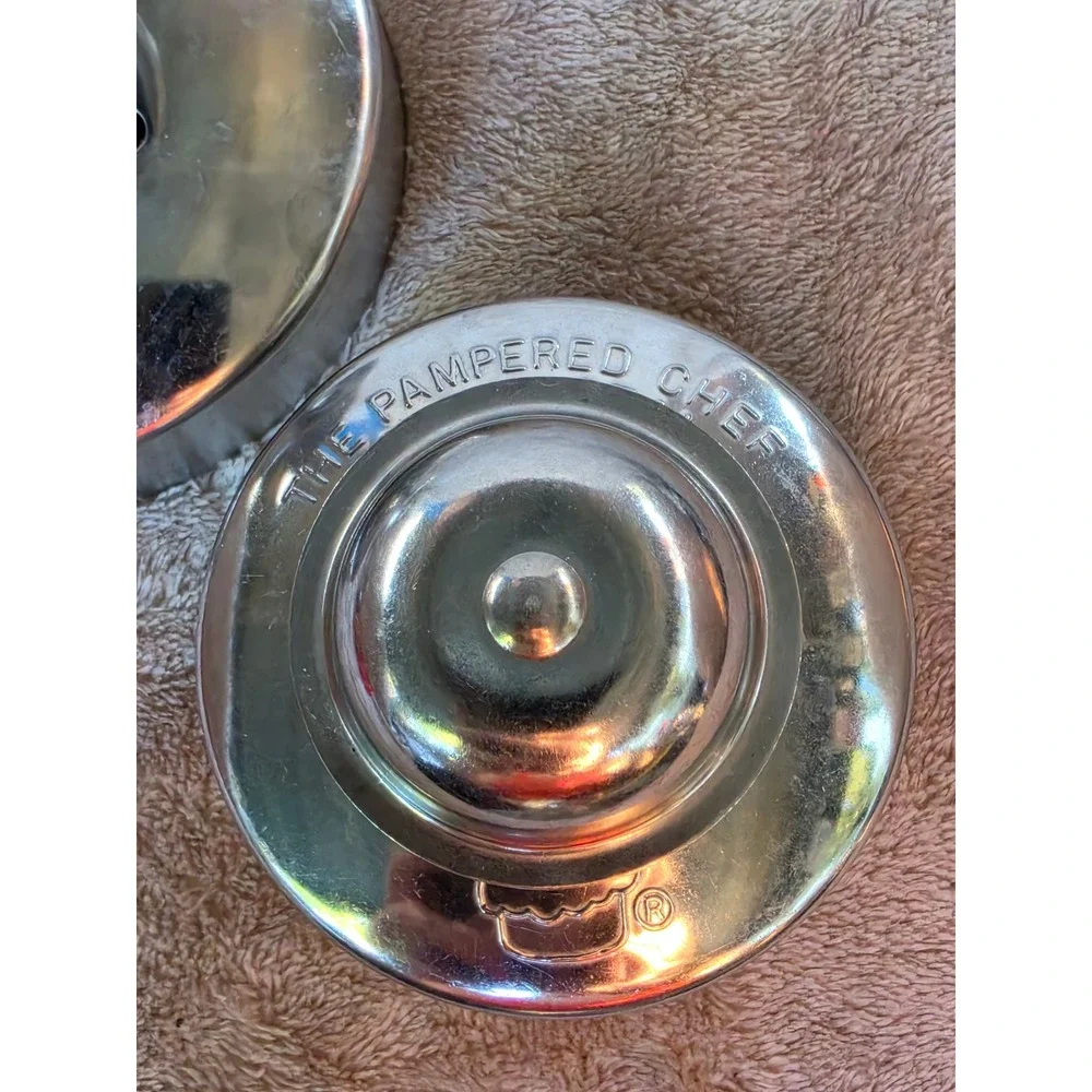 Pampered Chef Cut-N-Seal Set 3 and 4 Inch Stainless Sandwich Decruster Molds